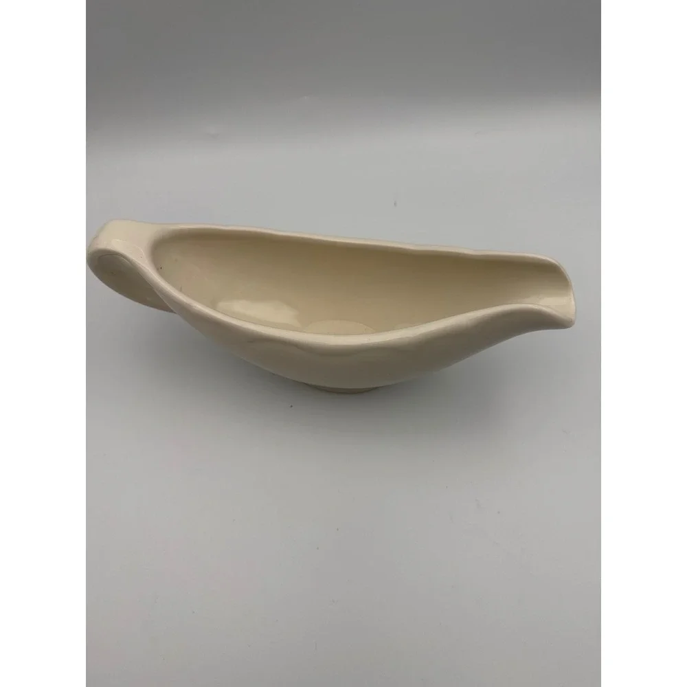 Vintage HLC USA Homer Laughlin Ivory Ceramic Gravy Boat Scalloped Rim Pedestal